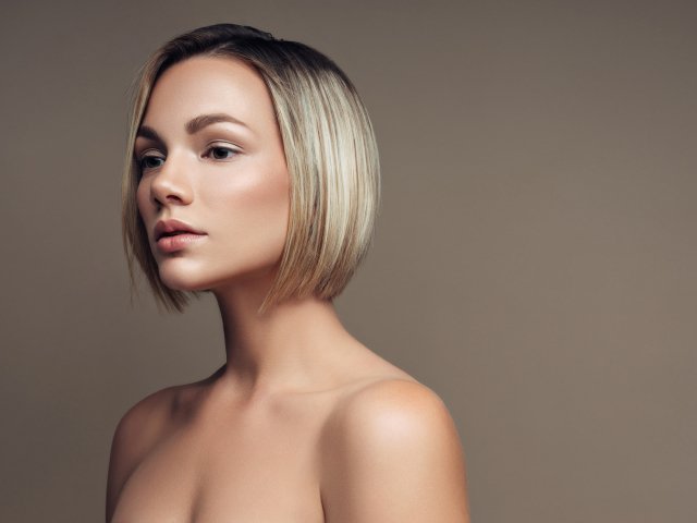 классическое каре с боковым пробором