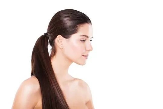 Ход коня: как сделать идеальный низкий хвост с пробором на сайте SalonSecret в России