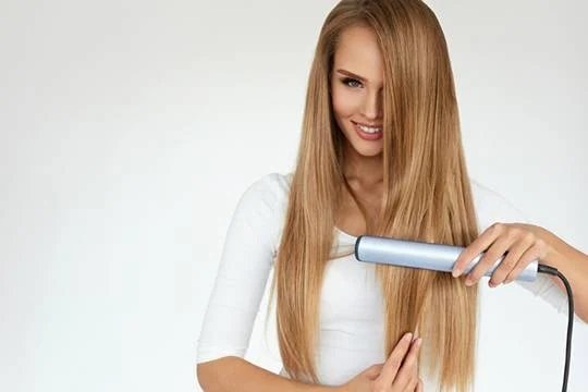 Ход коня: как сделать идеальный низкий хвост с пробором на сайте SalonSecret в России