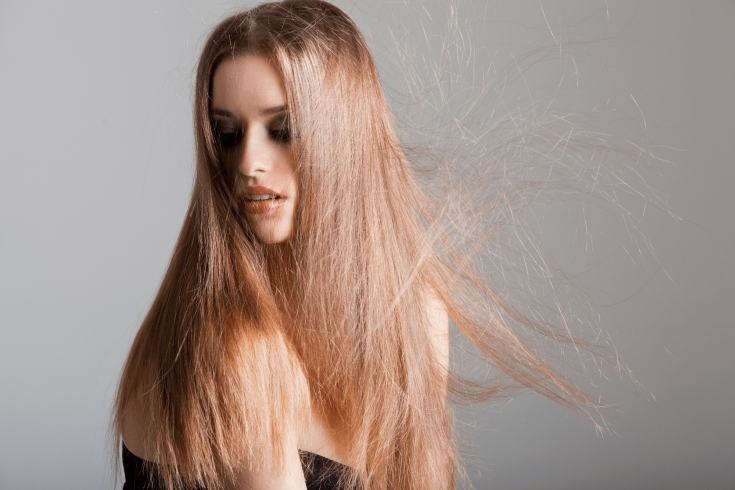 (+45 фото) Электризуются волосы: что делать в домашних условиях?