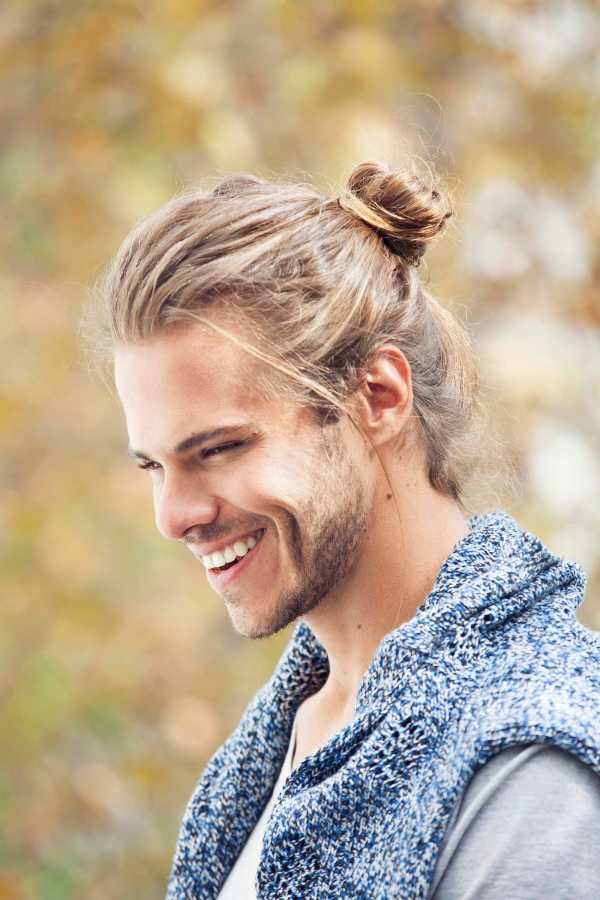 Стиль волос мужской 2020. Модная мужская стрижка «Man bun» на длинные волосы 2020. 300+ фотографий мужских причесок с пучком: топкнот (topknot) или мэн бун (man bun)