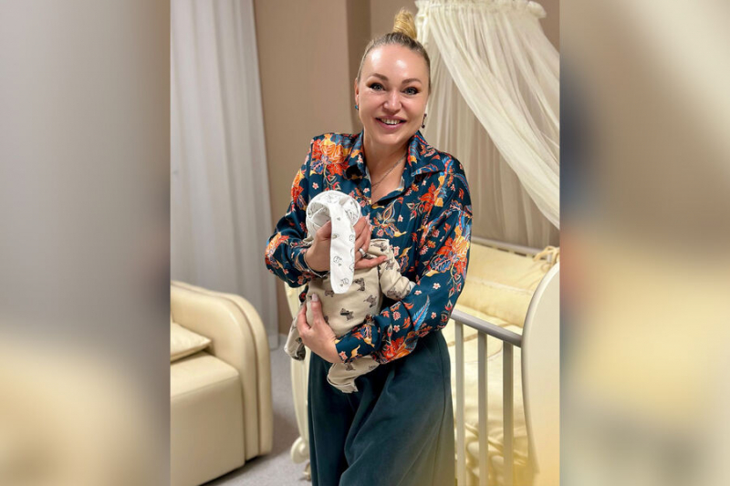 Довлатова стала крестной матерью внука