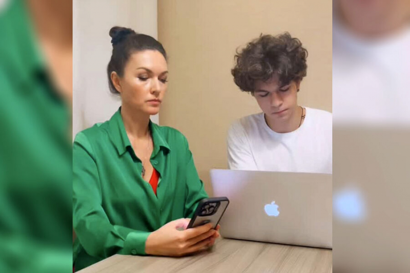 Звезда &laquo;Не родись красивой&raquo; показала 17-летнего сына от коллеги по&nbsp;сериалу