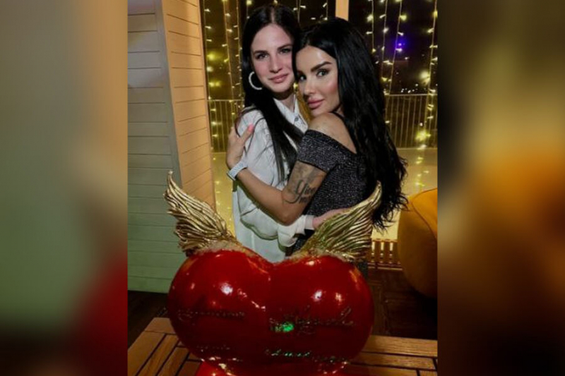 Юлия Волкова из «Тату» показала взрослую дочь от своего бывшего телохранителя