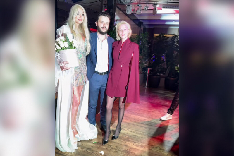 Волочкова опубликовала фото с&nbsp;дочерью и ее женихом, анонсировав свадьбу пары