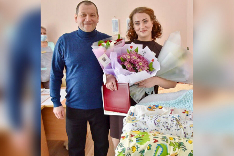 Сибирячка родила тройню и стала матерью шестерых мальчиков