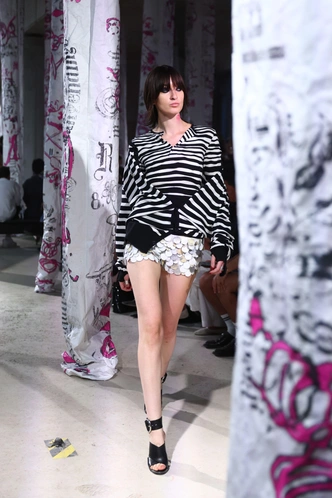 Лето — жарче, шорты — короче: где купить модные микро