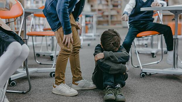 Буллеры вымогают у ребенка деньги: как действовать родителям